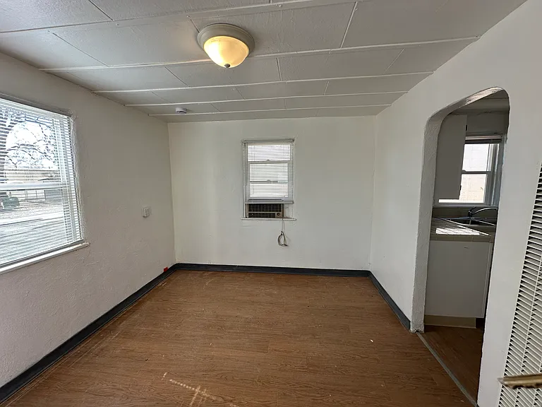 215 N Orchard Ave #5 — Photo 5