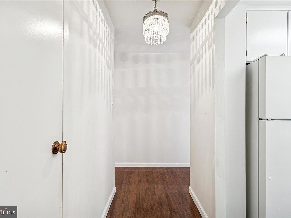1st image of 100 West Ave #329