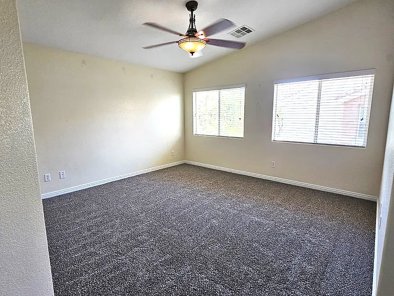 Master Bedroom - Pic2