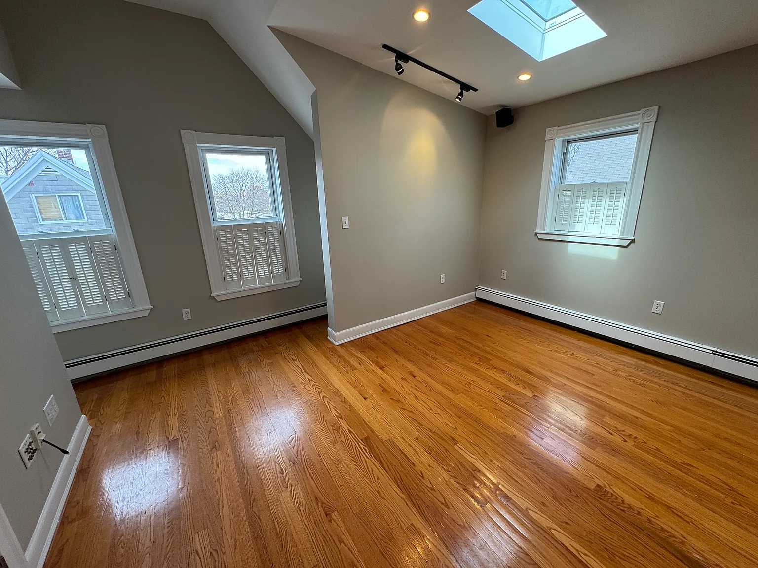 2 bed, 900 sqft, $3,800 — Photo 4