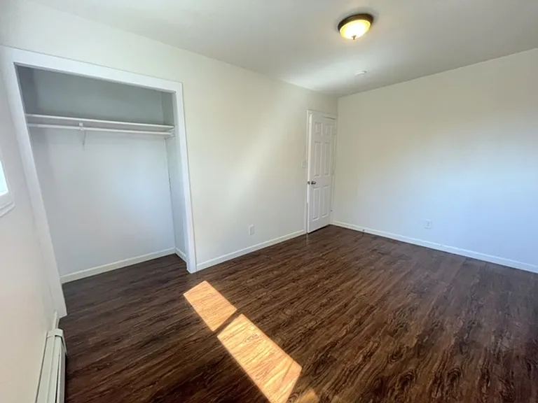 541 Irwin St — Photo 18