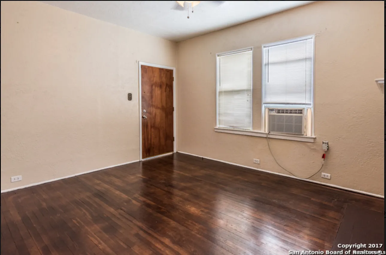 1 bed, 700 sqft, $975 — Photo 3
