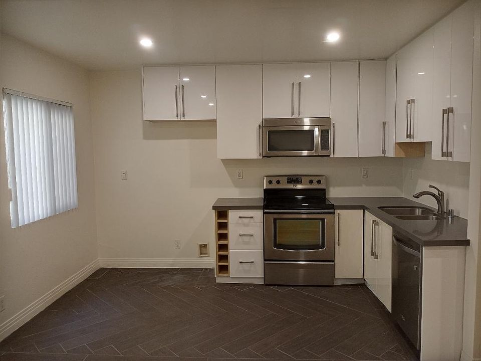 2nd image of 427 S Manhattan Pl APT 103