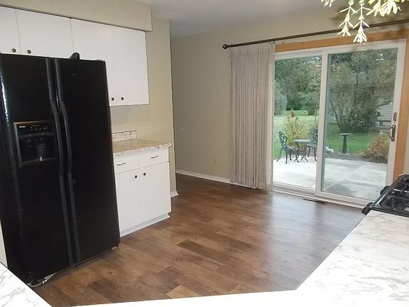 4th image of 1318 Carmen Ave