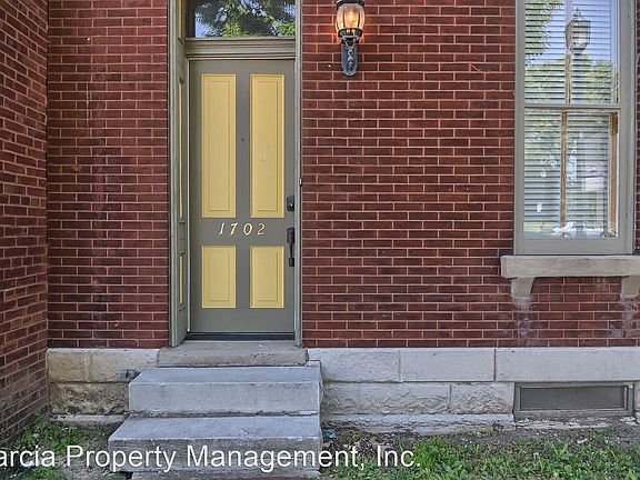 3rd image of 1702 S Tucker Blvd APT A