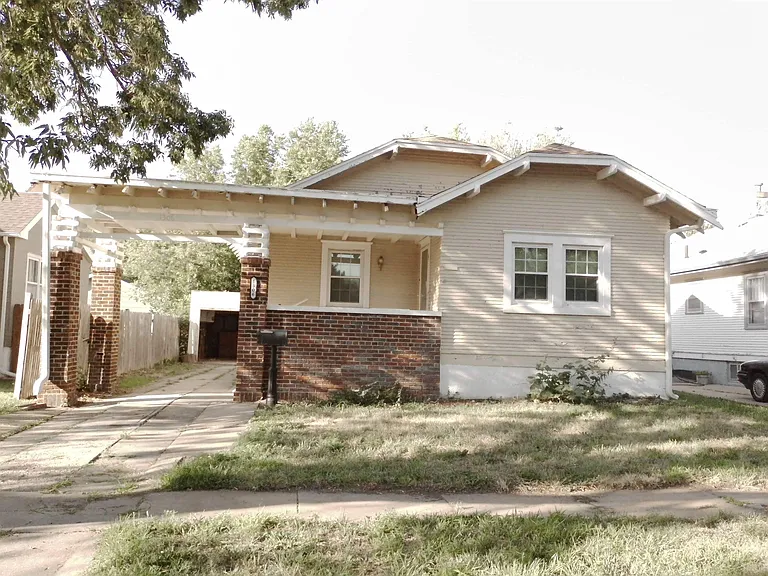 1306 W 3rd St — Photo 1