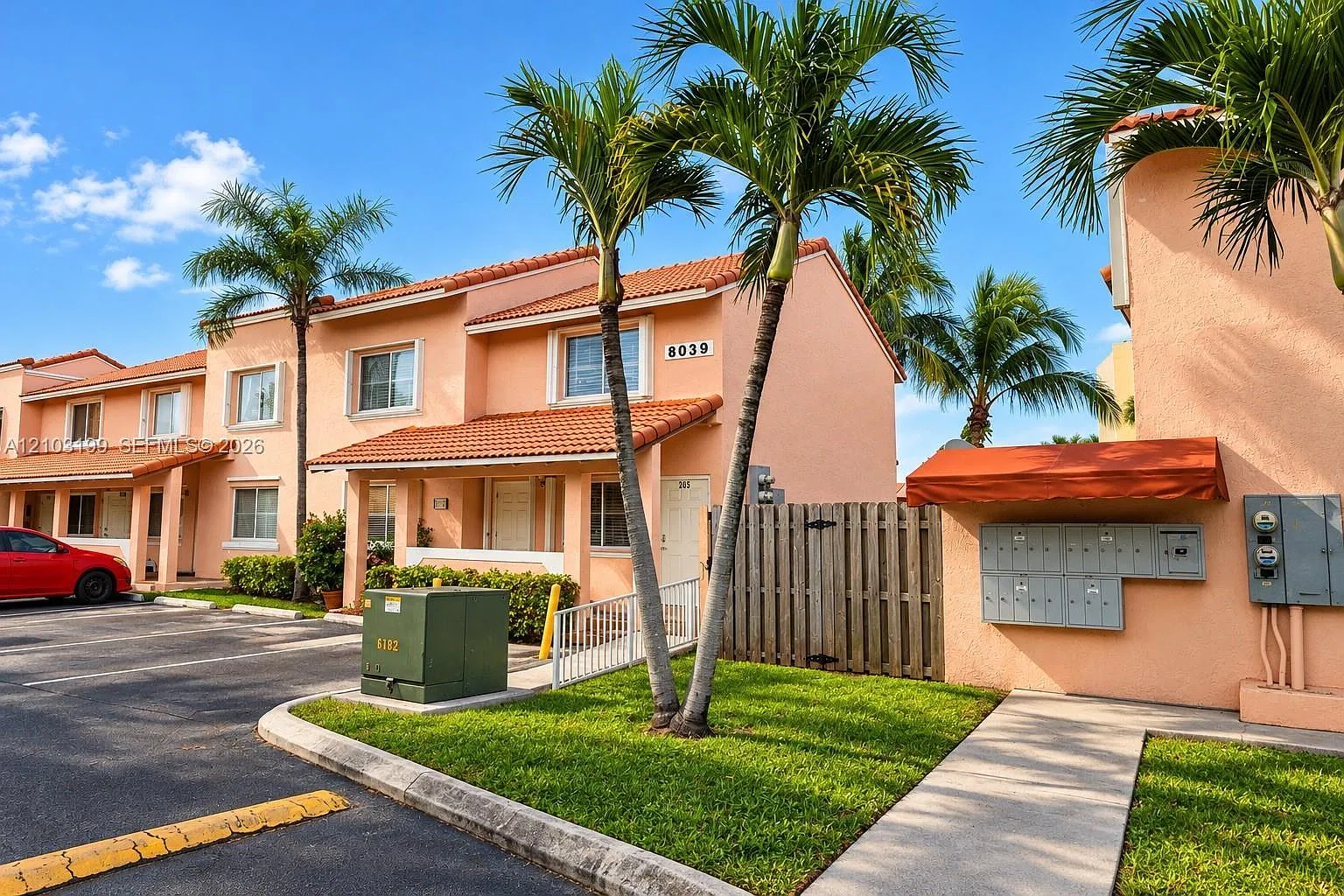 Doral Court Condo — Photo 2