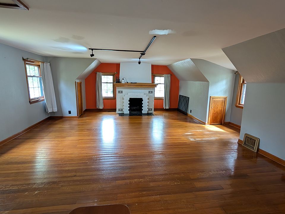 Large open area could be used for living room or as a bedroom.
