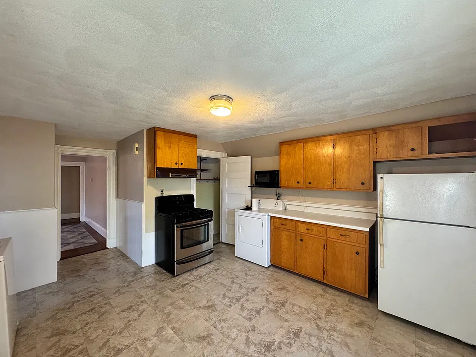 138 Lowell St #3