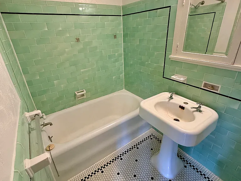 1275 N Washington St — Photo 1