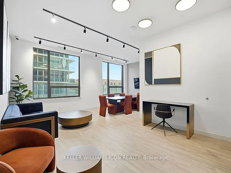 180 George St #1002 — Photo 33