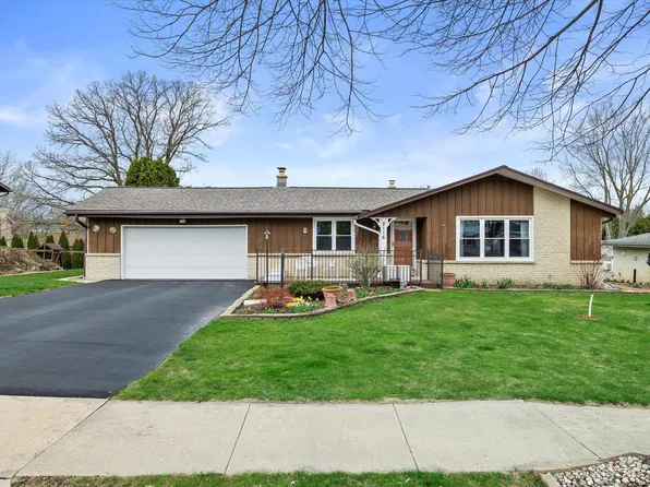 2116 Melody LANE, Waukesha, WI 53186