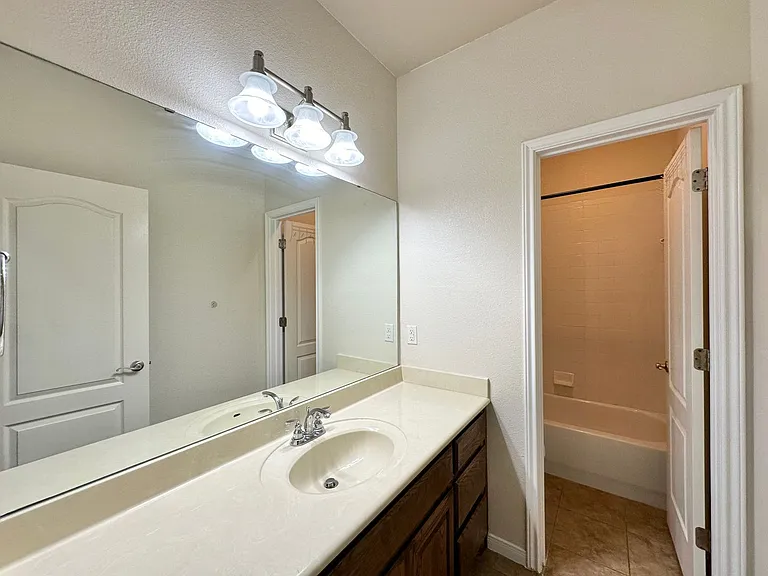 705 Marshall Dr — Photo 37