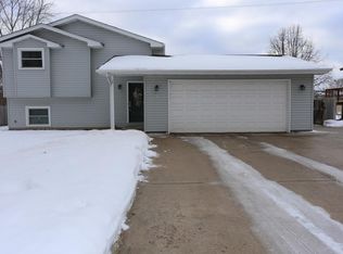 2711 94th Way N, Brooklyn Park, MN 55444