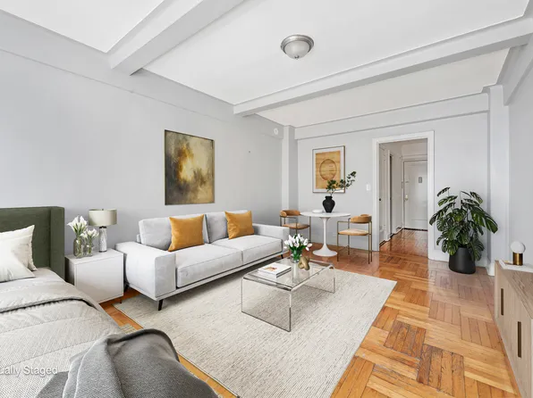 433 West 34th Street 8D image 1 of 14