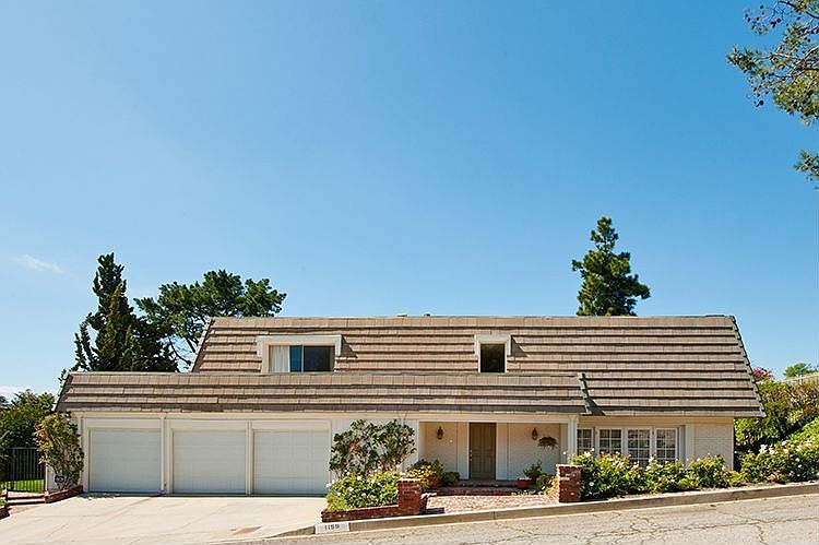 2nd image of 1199 Roberto Ln