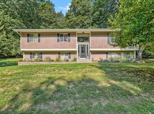 8 Colline Dr, Suffern, NY 10901