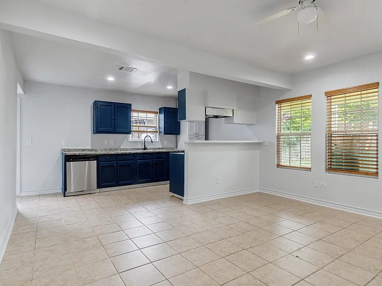 4505 Cochran St — Photo 5