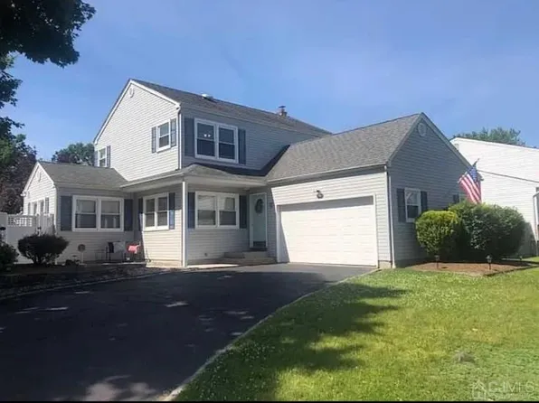 11 Rose Pl, Middlesex, NJ 08846