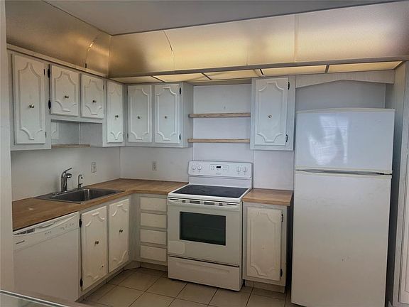 3rd image of 2851 NE 183rd St APT 2004