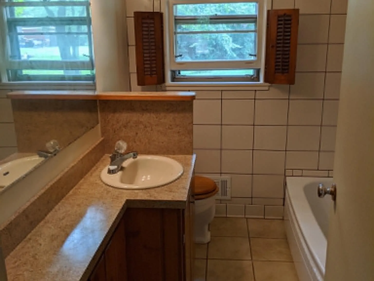 2 bed, 1.5 bath, 1006 sqft, $1,400 — Photo 2