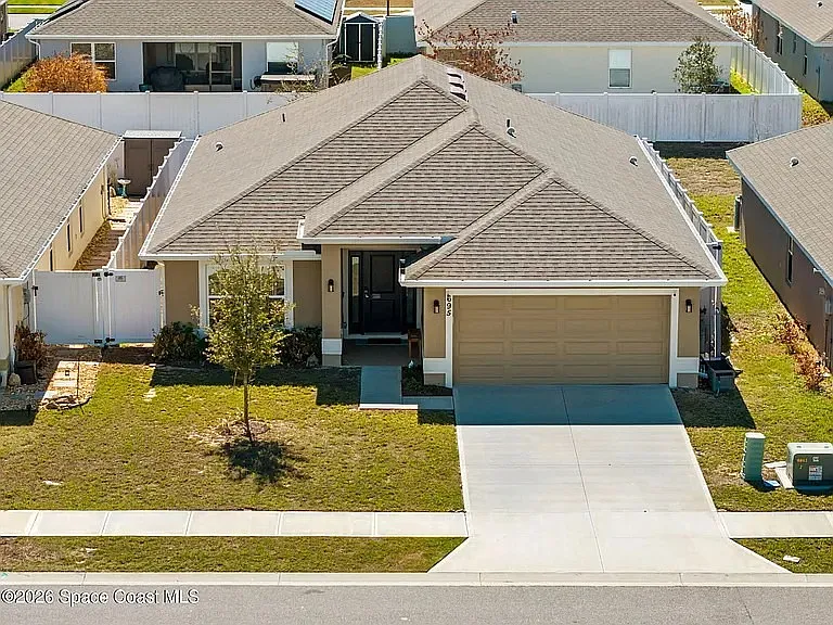 695 Lantana St — Photo 2