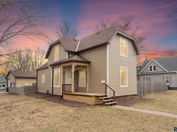 410 W Spruce St, Beresford, SD 57004