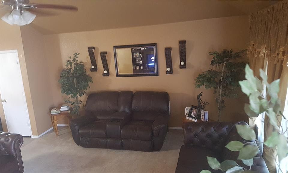 2nd image of 136 Idlewheat Ln