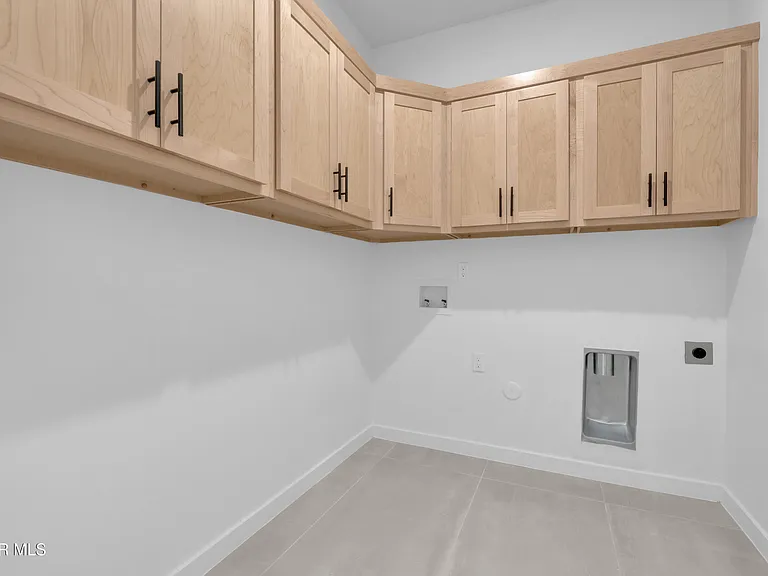 12825 Middlesbrough Ave — Photo 10