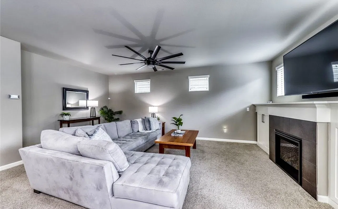 3 bed, 2.5 bath, 2023 sqft, $2,850 — Photo 3