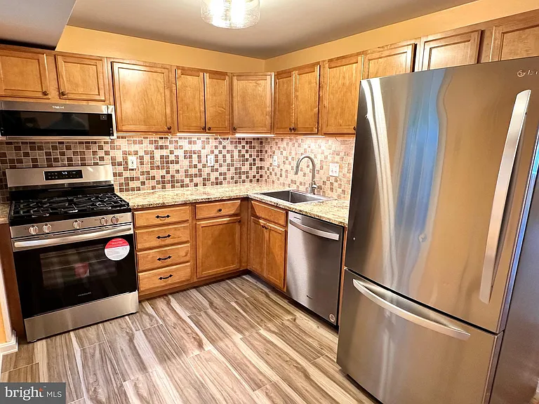 4311 Cedarlake Ct — Photo 5