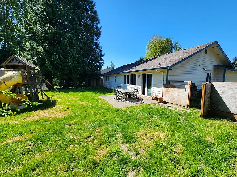 14705 Meadow Rd — Photo 18