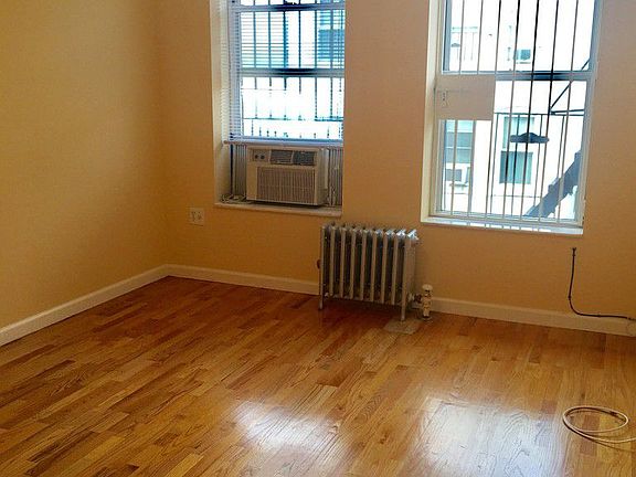 4th image of 2822 47th St #2F