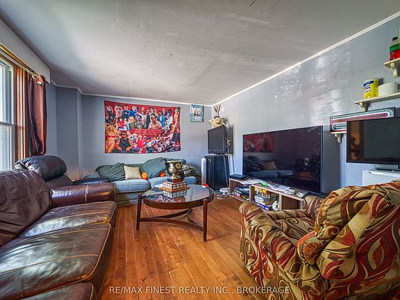 4th image of 216 Alfred St