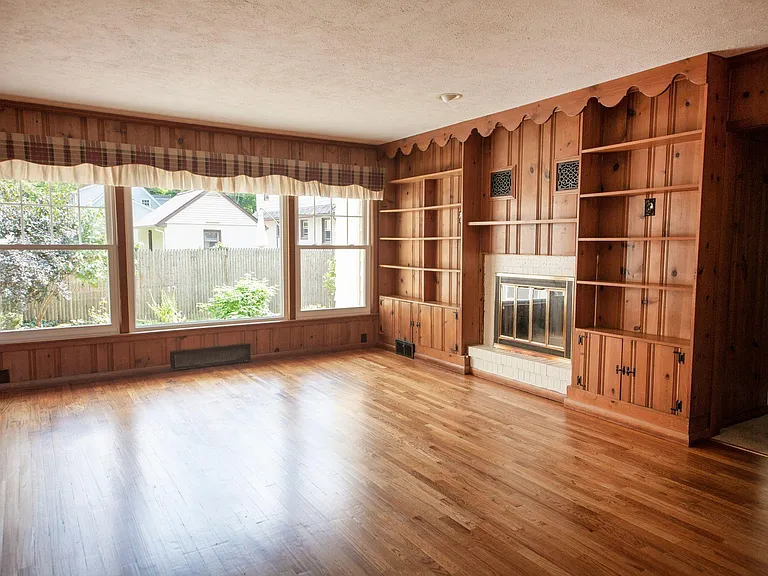 120 Laurel Rd — Photo 4