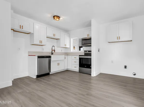 2 Lincoln Way, Sparks, NV 89431