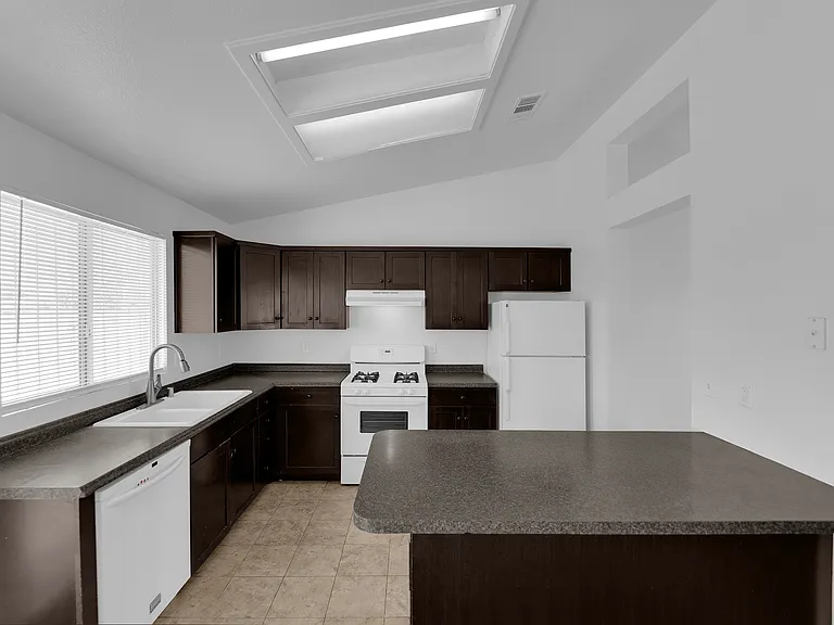 833 Camden Yard Ct — Photo 11