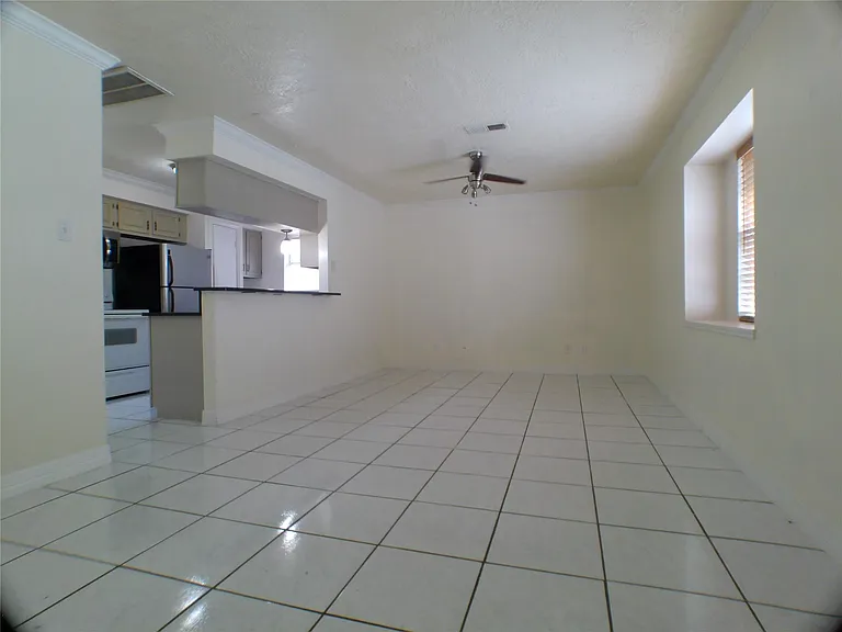6350 Crestside Dr — Photo 3