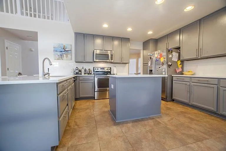 2041 Dailey Ln — Photo 3