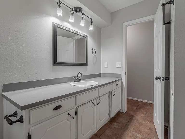 821 Peregrine Dr — Photo 36