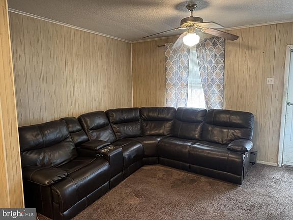 3rd image of 457 Carbon St