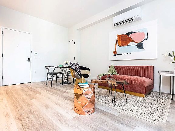 3rd image of 1510 Gates Ave #92