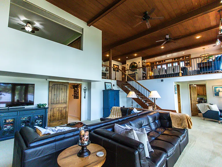 Edgewater Cir — Photo 15