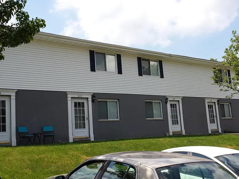 820 Clyde Ave — Photo 1