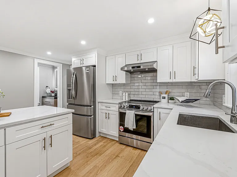 63 Russell Rd — Photo 6