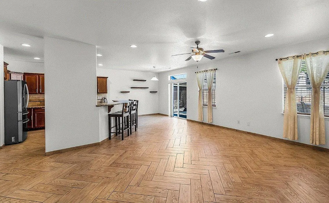 3 bed, 1574 sqft, $2,550 — Photo 3