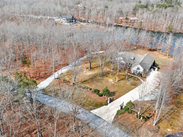 235 Sycamore Bnd, Monterey, TN 38574