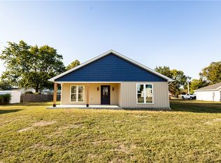 108 E North 2nd St, Findlay, IL