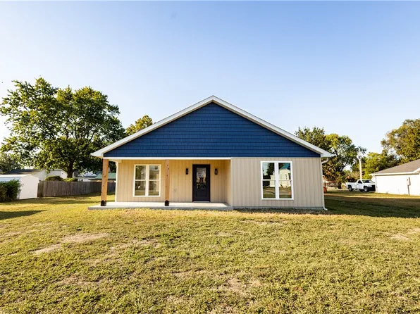 108 E North 2nd St, Findlay, IL 62534