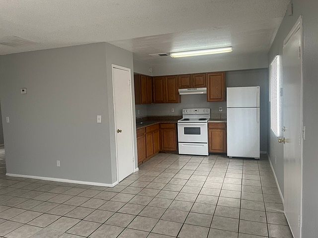 1st image of 2925 E Mobile Ln #1